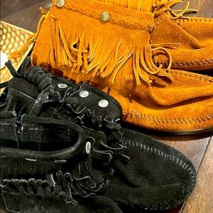 Minnetonka womens moccasins. Size 9-9.5